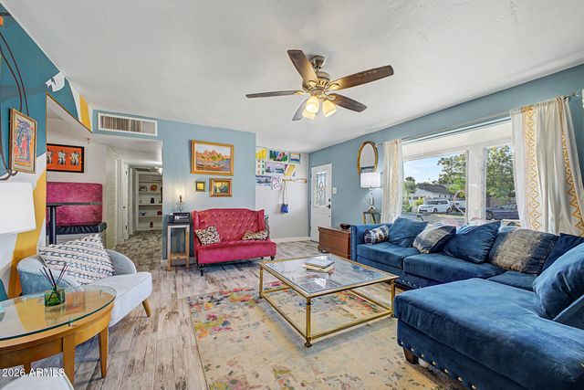 1001 E BELMONT Avenue, Phoenix, AZ 85020