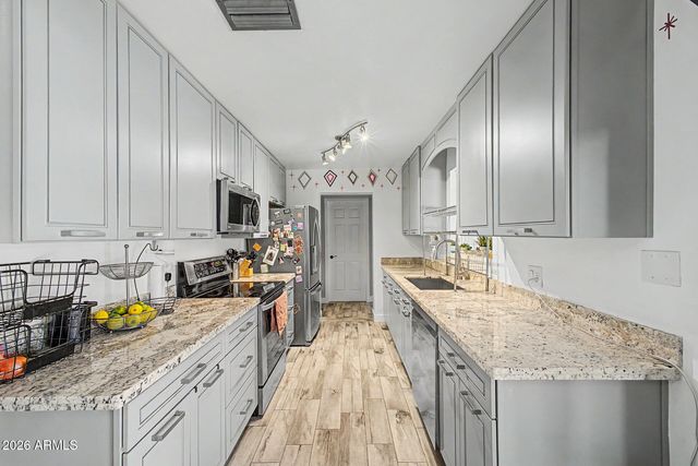 1001 E BELMONT Avenue, Phoenix, AZ 85020