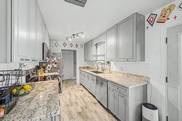 1001 E BELMONT Avenue, Phoenix, AZ 85020