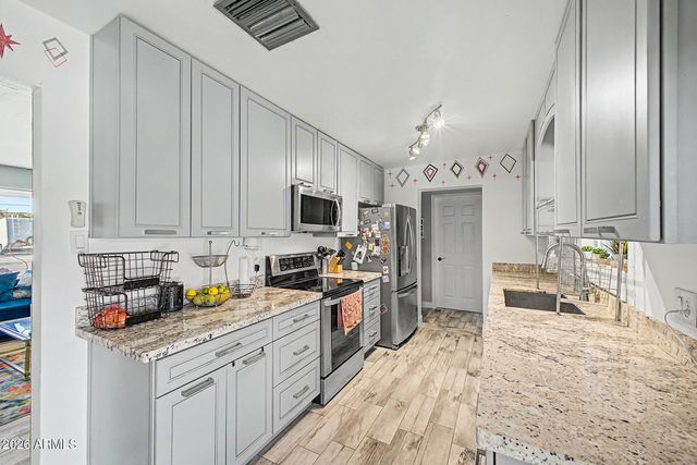 1001 E BELMONT Avenue, Phoenix, AZ 85020