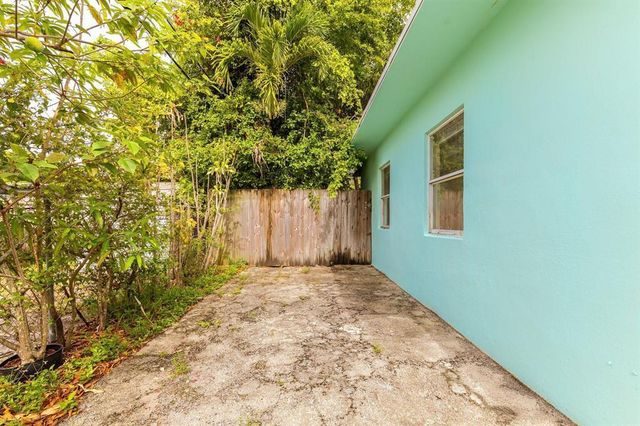 729 NW 17th Avenue, Fort Lauderdale, FL 33311