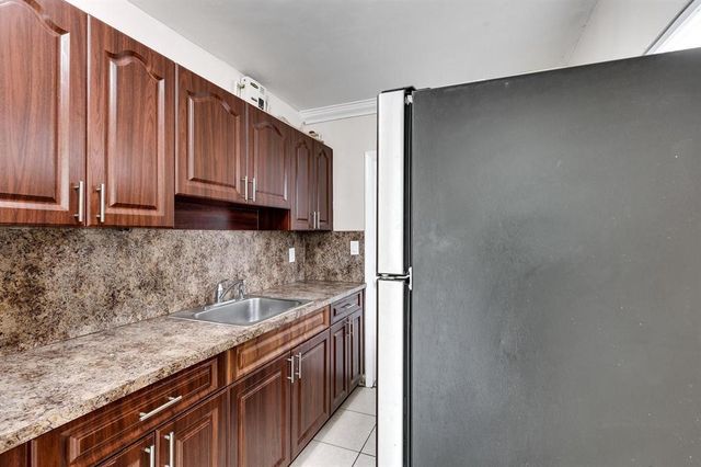 729 NW 17th Avenue, Fort Lauderdale, FL 33311