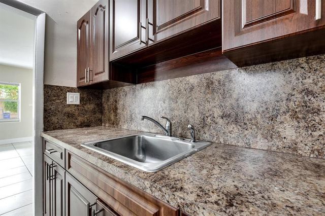 729 NW 17th Avenue, Fort Lauderdale, FL 33311