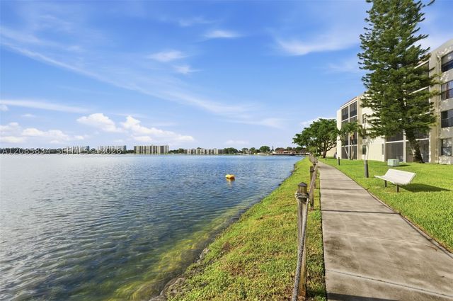 111 Lake Emerald Dr 104, Oakland Park, FL 33309