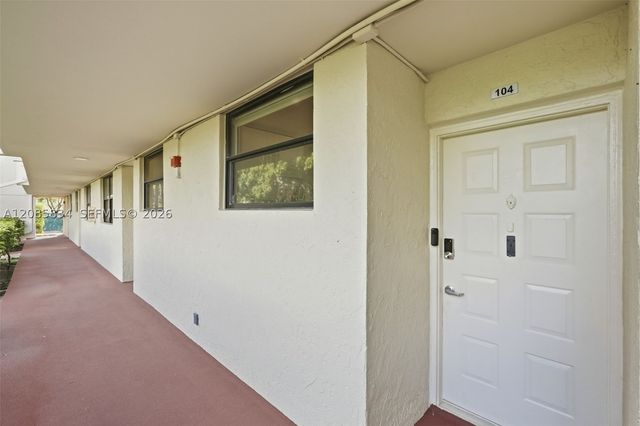 111 Lake Emerald Dr 104, Oakland Park, FL 33309