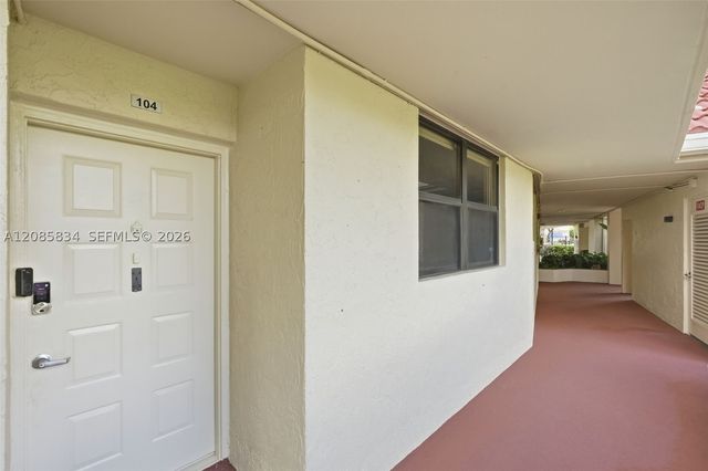 111 Lake Emerald Dr 104, Oakland Park, FL 33309