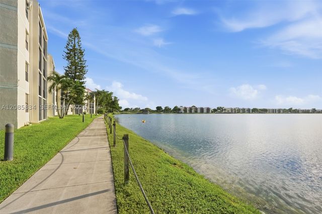 111 Lake Emerald Dr 104, Oakland Park, FL 33309