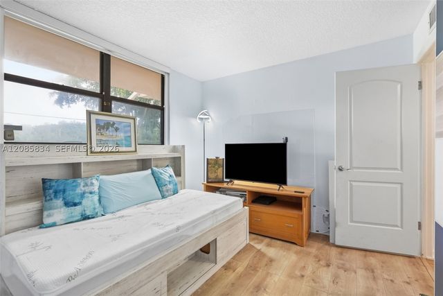 111 Lake Emerald Dr 104, Oakland Park, FL 33309