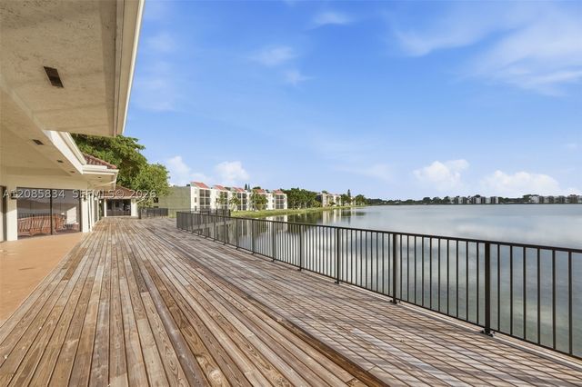 111 Lake Emerald Dr 104, Oakland Park, FL 33309