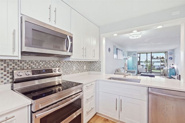 111 Lake Emerald Dr 104, Oakland Park, FL 33309