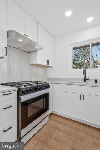 6810 WEAVER AVE, Mclean, VA 22101