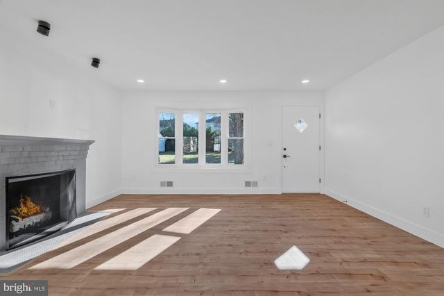 6810 WEAVER AVE, Mclean, VA 22101