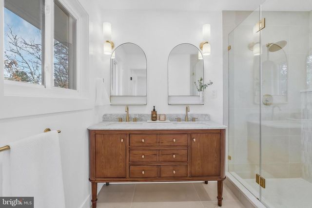 6810 WEAVER AVE, Mclean, VA 22101