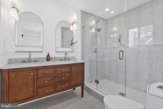 6810 WEAVER AVE, Mclean, VA 22101