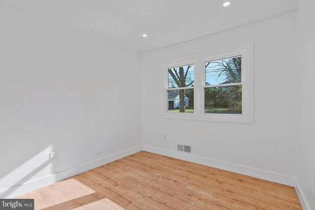 6810 WEAVER AVE, Mclean, VA 22101