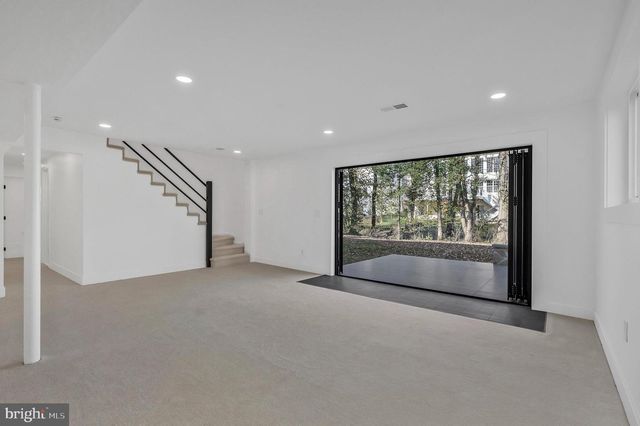 6810 WEAVER AVE, Mclean, VA 22101