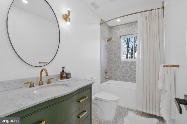 6810 WEAVER AVE, Mclean, VA 22101