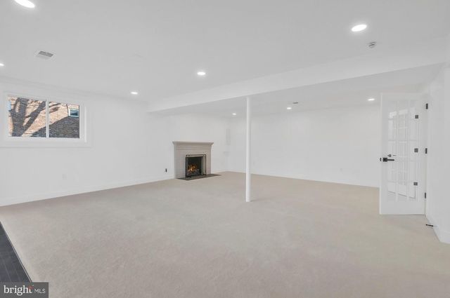 6810 WEAVER AVE, Mclean, VA 22101