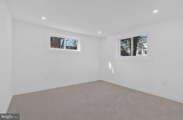 6810 WEAVER AVE, Mclean, VA 22101