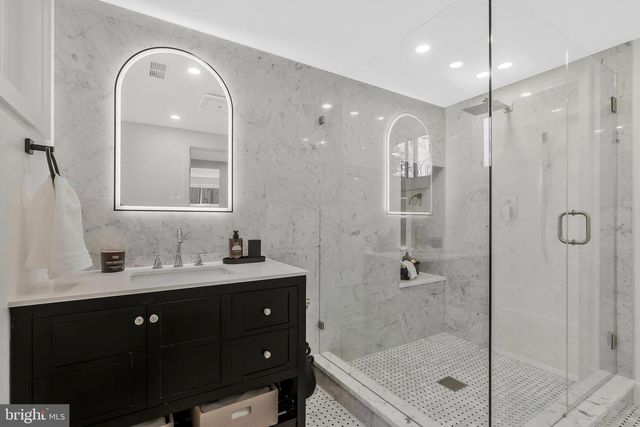 6810 WEAVER AVE, Mclean, VA 22101