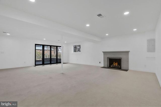 6810 WEAVER AVE, Mclean, VA 22101