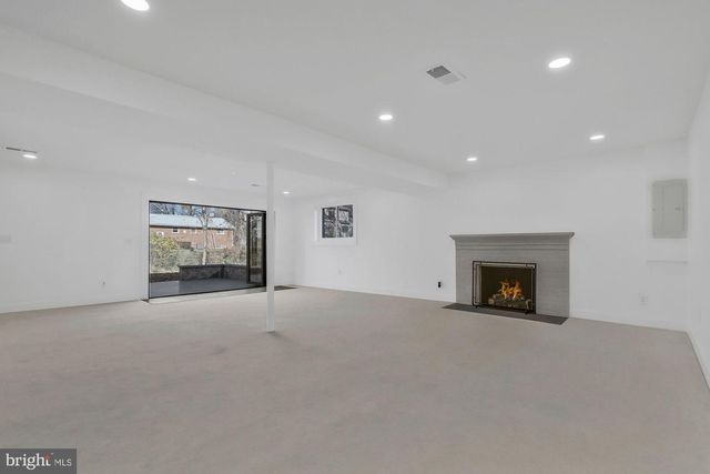 6810 WEAVER AVE, Mclean, VA 22101