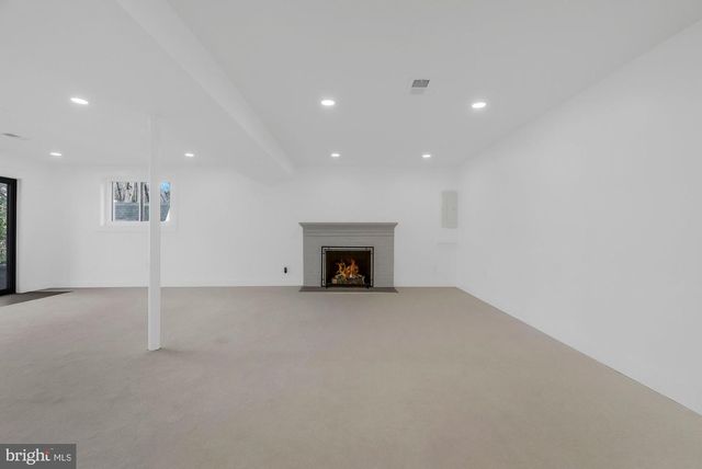 6810 WEAVER AVE, Mclean, VA 22101