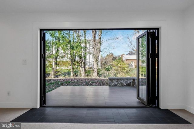 6810 WEAVER AVE, Mclean, VA 22101