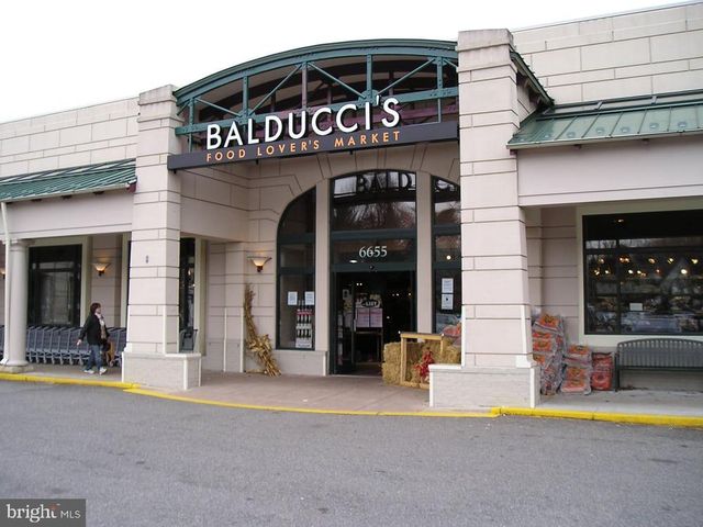 6810 WEAVER AVE, Mclean, VA 22101