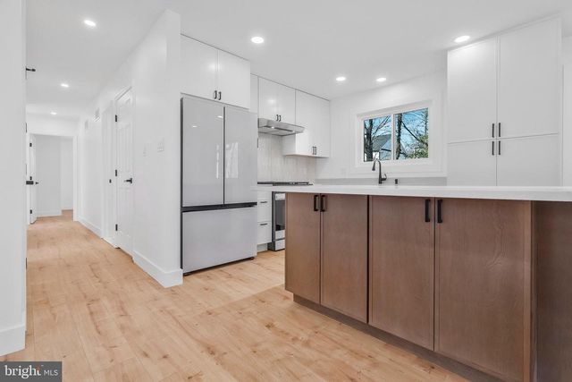 6810 WEAVER AVE, Mclean, VA 22101