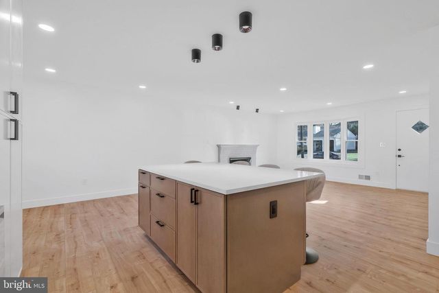 6810 WEAVER AVE, Mclean, VA 22101