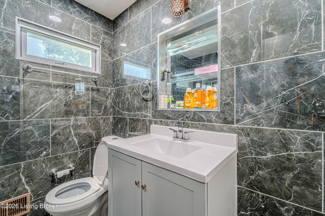 3416 E Indian Trail, Louisville, KY 40213