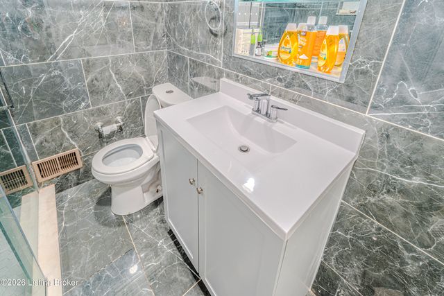 3416 E Indian Trail, Louisville, KY 40213