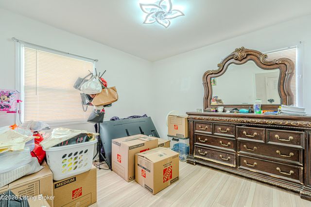3416 E Indian Trail, Louisville, KY 40213