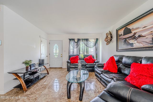 3416 E Indian Trail, Louisville, KY 40213