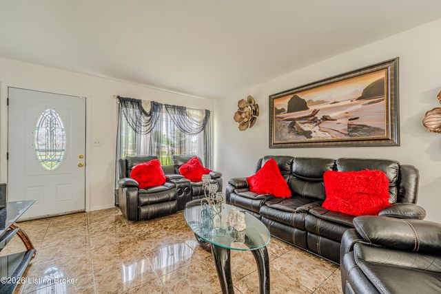 3416 E Indian Trail, Louisville, KY 40213