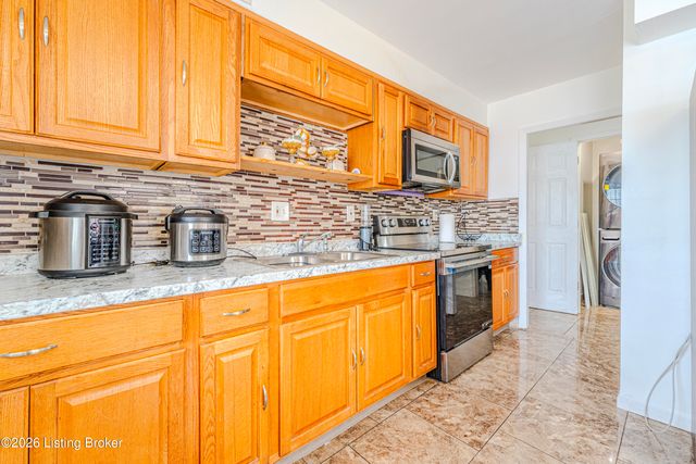 3416 E Indian Trail, Louisville, KY 40213