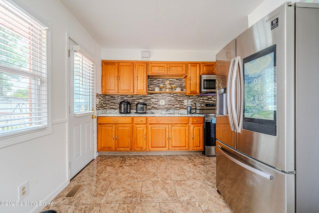 3416 E Indian Trail, Louisville, KY 40213