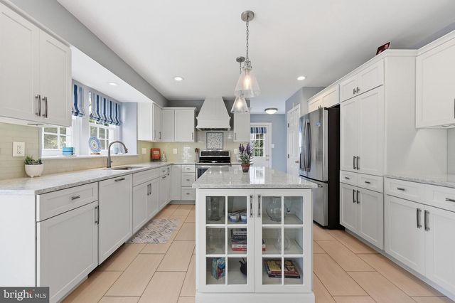 6913 SOVEREIGN PL, Frederick, MD 21703