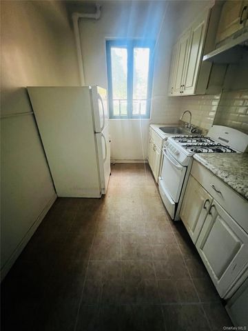 1504 Metropolitan Avenue ME, Bronx, NY 10462