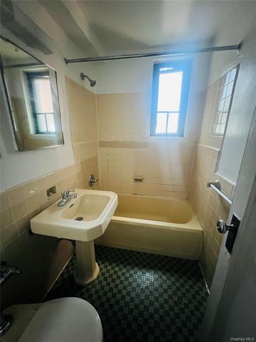 1504 Metropolitan Avenue ME, Bronx, NY 10462