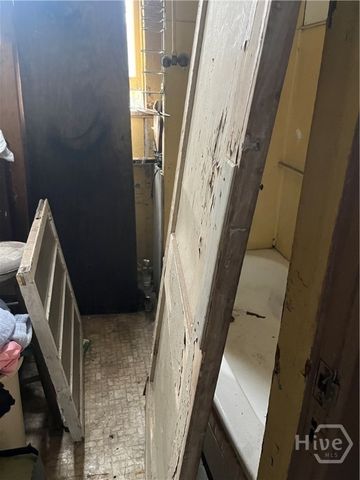 1706 Barnard Street, Savannah, GA 31401