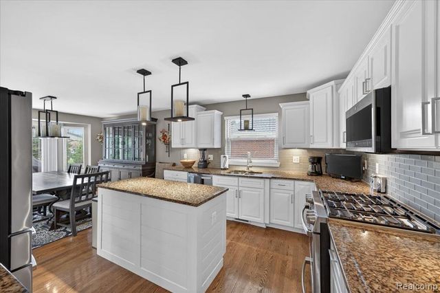 20196 Huron Drive, Clinton Township, MI 48038