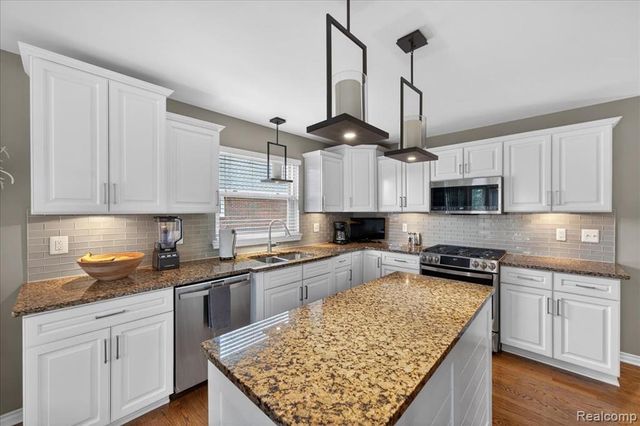 20196 Huron Drive, Clinton Township, MI 48038
