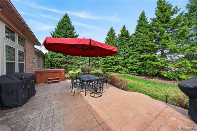 20196 Huron Drive, Clinton Township, MI 48038