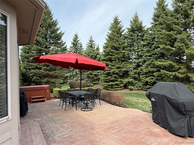 20196 Huron Drive, Clinton Township, MI 48038