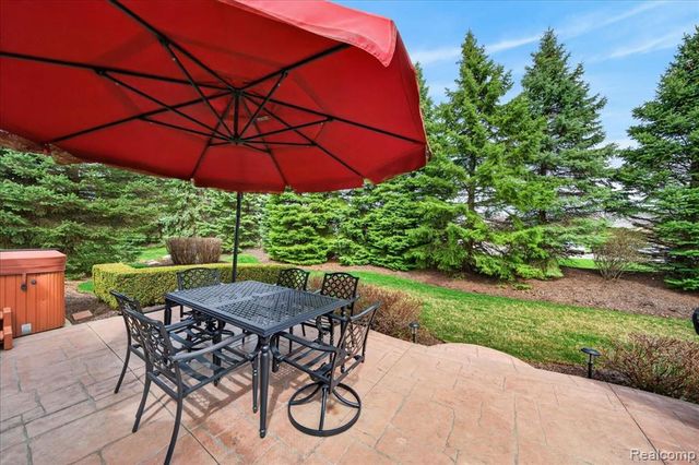 20196 Huron Drive, Clinton Township, MI 48038