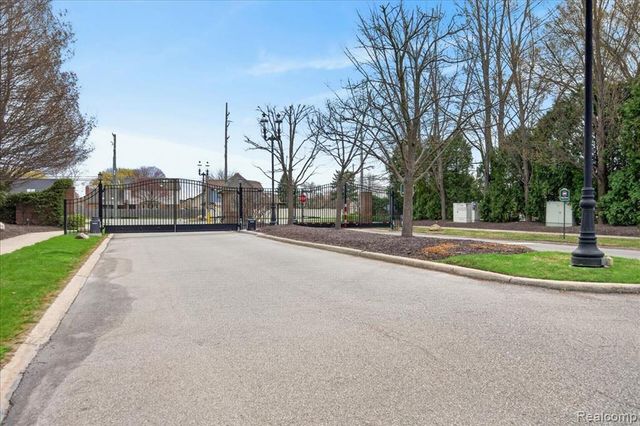 20196 Huron Drive, Clinton Township, MI 48038