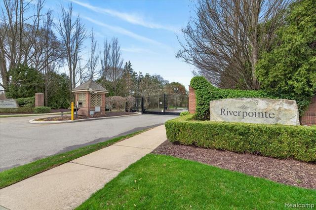 20196 Huron Drive, Clinton Township, MI 48038
