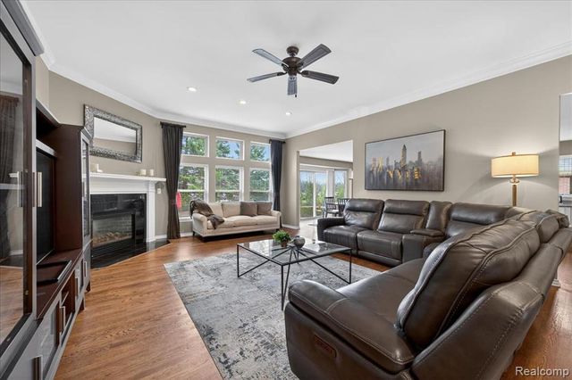 20196 Huron Drive, Clinton Township, MI 48038